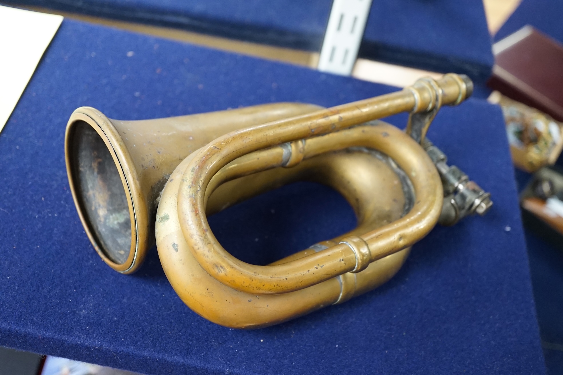 Automobilia interest; an early 20th century brass car horn. Condition fair, missing rubber bulb.